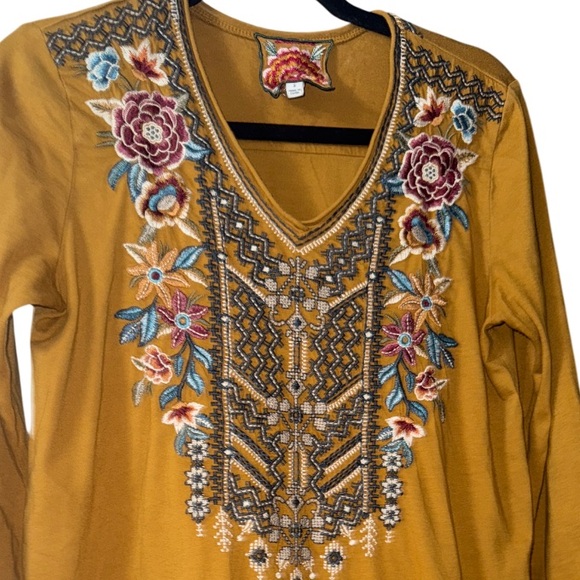 Johnny was Embroidered golden Tunic with Relaxed Fit - Picture 3 of 3